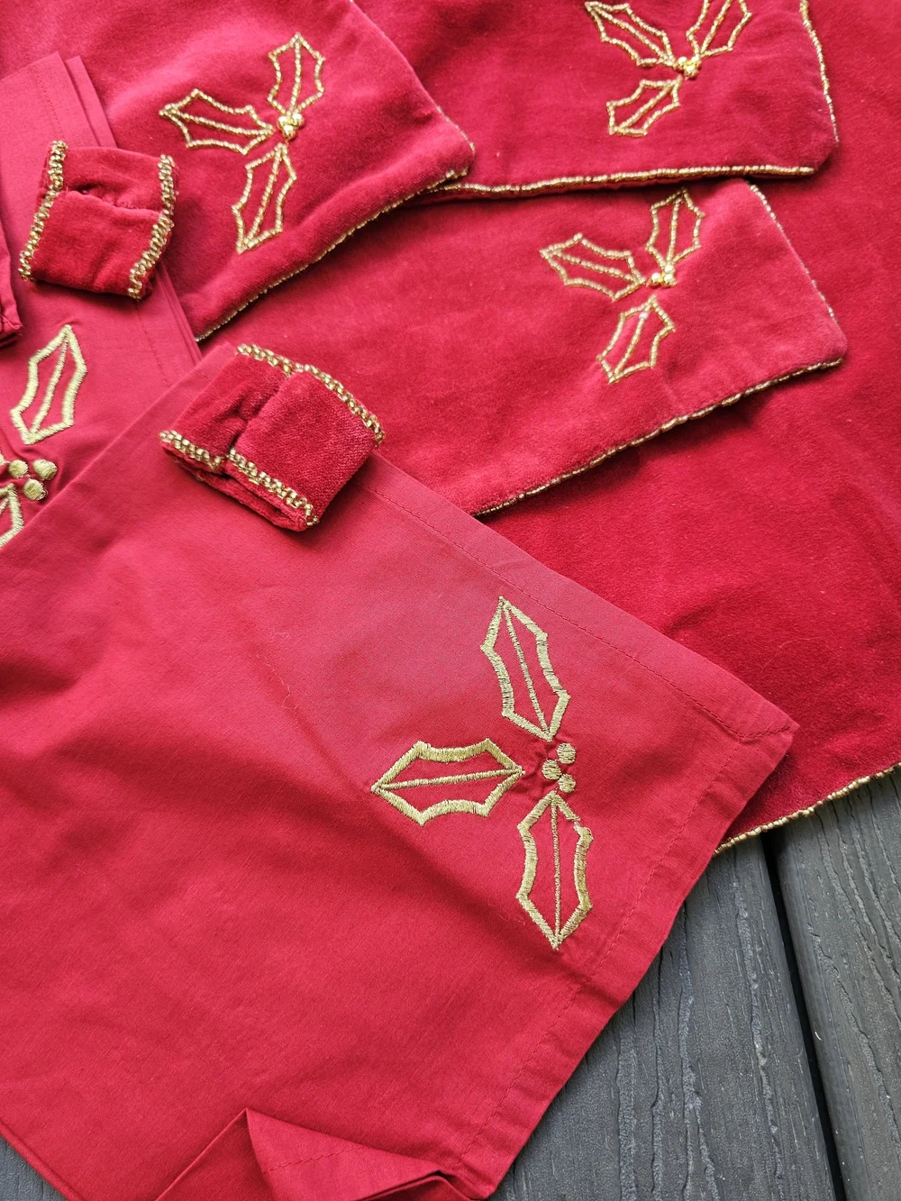 Vintage Christmas 11-Piece Red Velvet & Cotton Holiday Table Setting Set